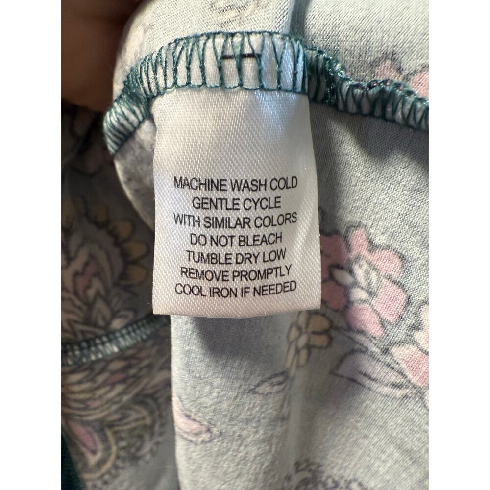 Eye Candy XLarge Floral Top - Picture 5 of 7